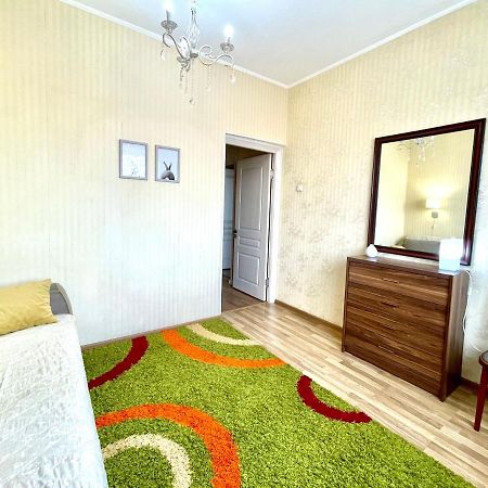 Cozy Three-Room Apartment With Mountain View Алматы Экстерьер фото