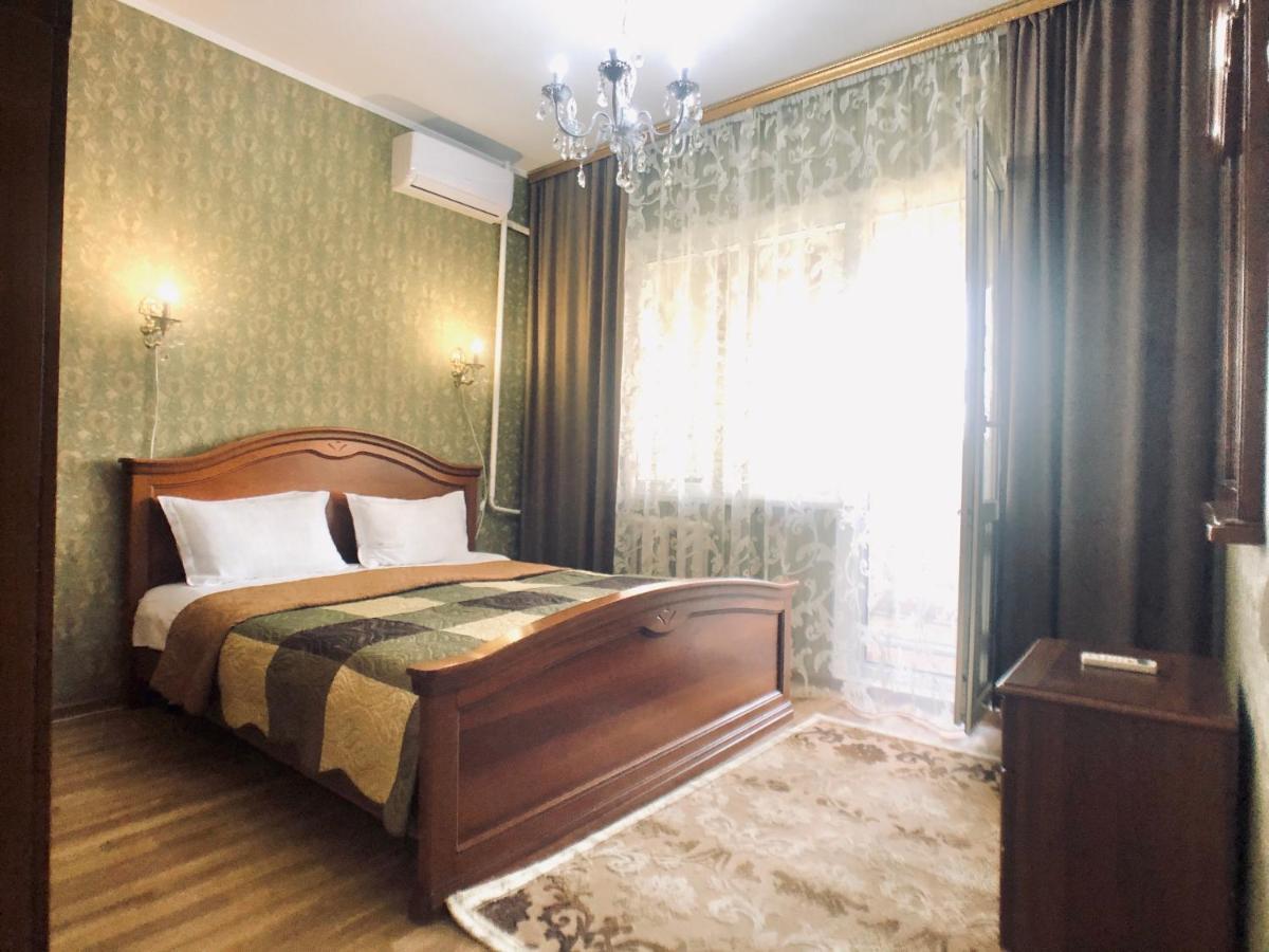 Cozy Three-Room Apartment With Mountain View Алматы Экстерьер фото